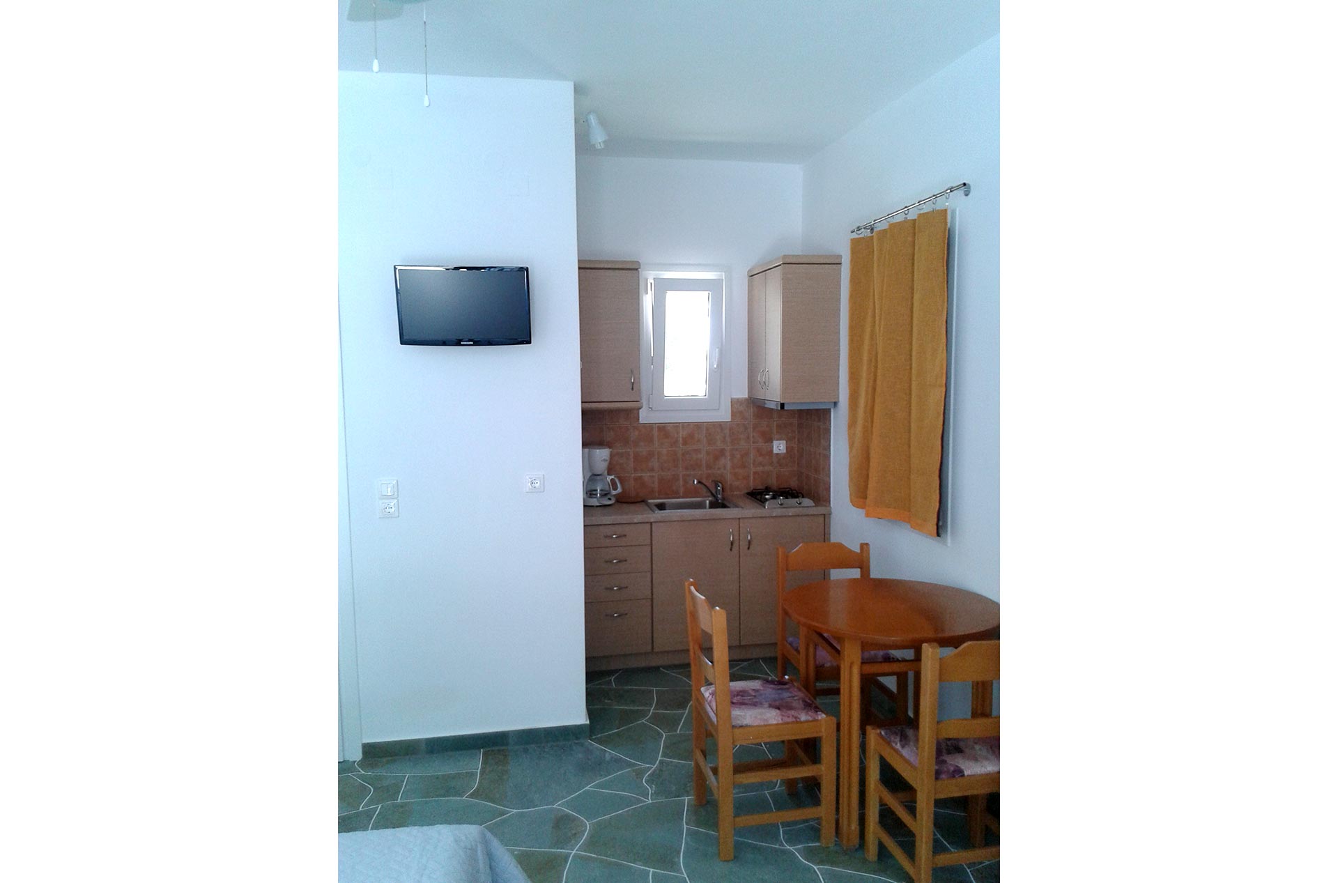 Κουζίνα στα δωμάτια Μάκης στη Σίφνο