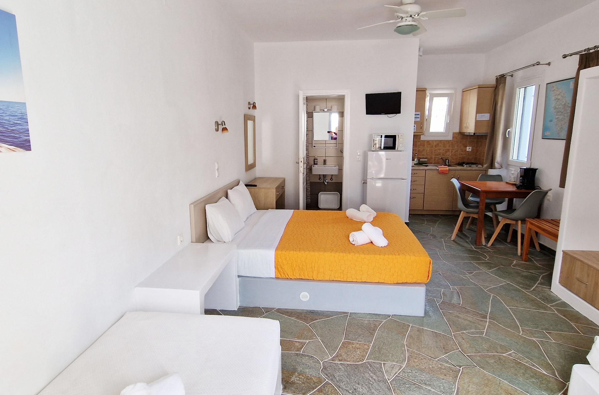 Studios for 4 persons in Sifnos